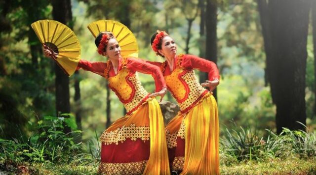 Tari Jaipong: Keindahan dan Kekayaan Budaya Tradisional Indonesia