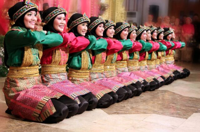 Tari Saman: Keindahan dan Makna Budaya Tradisional Indonesia