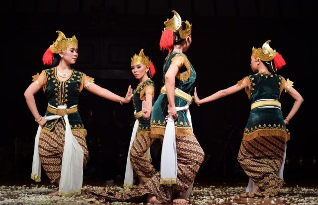 Tari Serimpi: Keanggunan dan Pesona Budaya Tradisional Indonesia