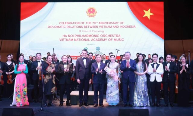 Vietnam dan Indonesia Rayakan 70 Tahun Hubungan Diplomatik dengan Pertunjukan Orkestra Yang Megah